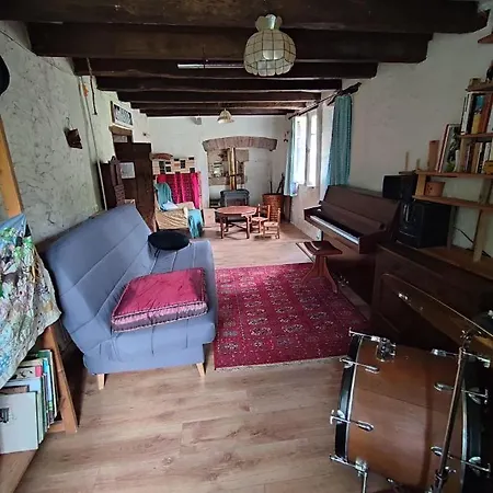 Holiday home Magnifique Moulin Au Bord D'une Riviere, Calme Absolu, Piano Doyet