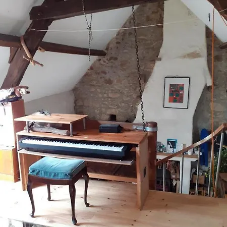 Holiday home Magnifique Moulin Au Bord D'une Riviere, Calme Absolu, Piano