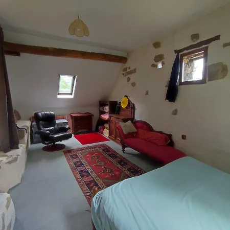 Magnifique Moulin Au Bord D'une Riviere, Calme Absolu, Piano Nyaraló Doyet