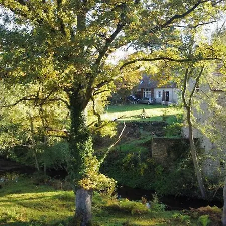 Magnifique Moulin Au Bord D'une Riviere, Calme Absolu, Piano Nyaraló *