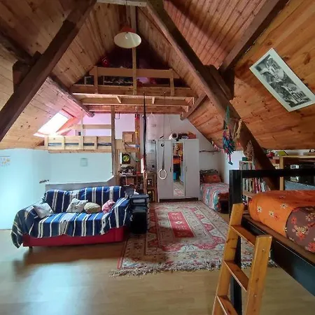 Magnifique Moulin Au Bord D'une Riviere, Calme Absolu, Piano Nyaraló