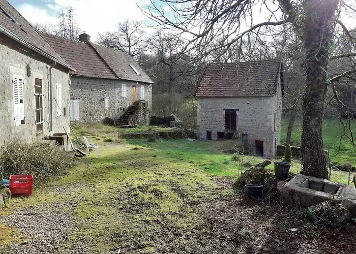 Holiday home Magnifique Moulin Au Bord D'une Riviere, Calme Absolu, Piano Doyet