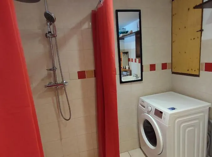 Magnifique Moulin Au Bord D'une Riviere, Calme Absolu, Piano *