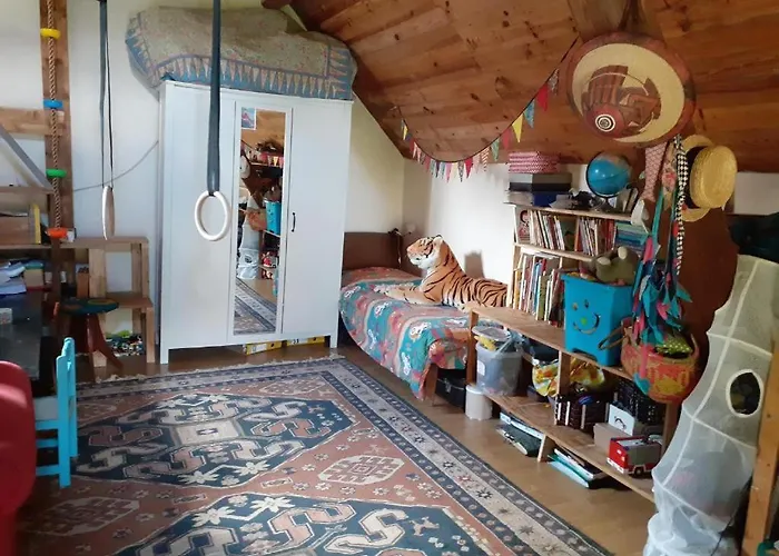 Magnifique Moulin Au Bord D'une Riviere, Calme Absolu, Piano *