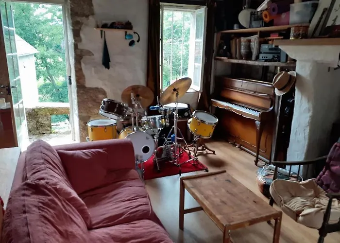 Magnifique Moulin Au Bord D'une Riviere, Calme Absolu, Piano