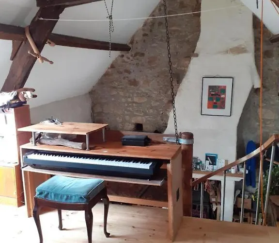 Holiday home Magnifique Moulin Au Bord D'une Riviere, Calme Absolu, Piano