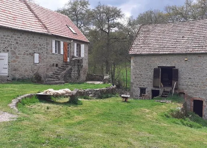 Holiday home Magnifique Moulin Au Bord D'une Riviere, Calme Absolu, Piano